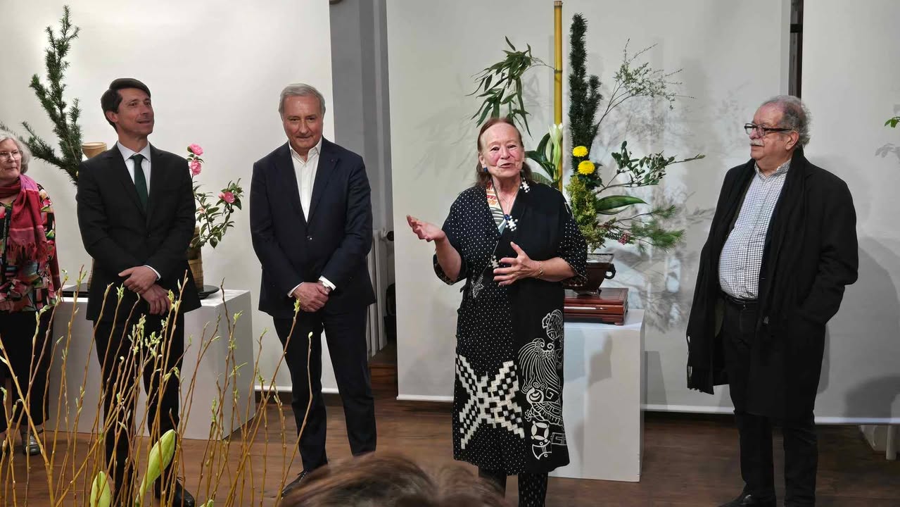 image 2386060201867804